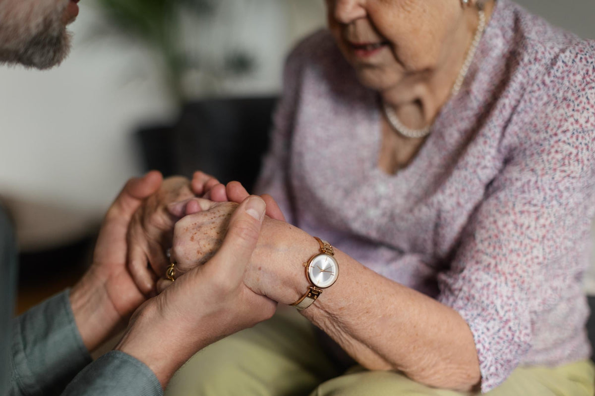 Aide à domicile : le métier que tout le monde cherche, mais dont on vit si difficilement