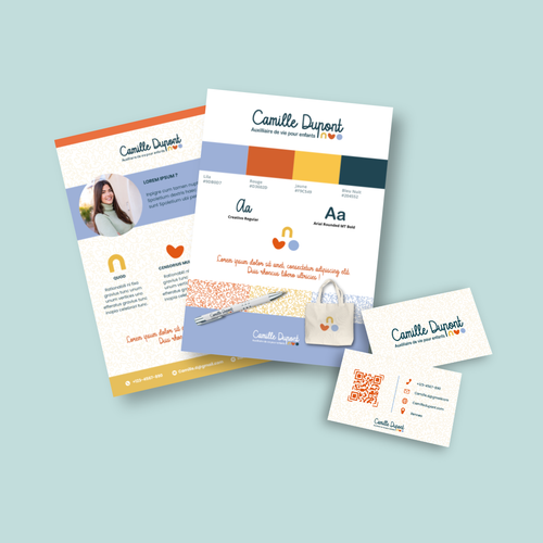 Exemple de formule Démarrer pour une auxiliaire de vie : logo, mini charte graphique, flyer A5 et carte de visite recto verso